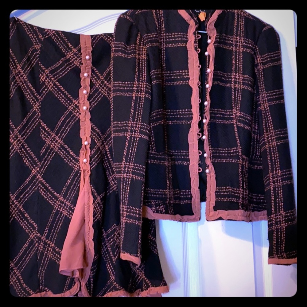 Stunning woven skirt suit black & pink set outfit